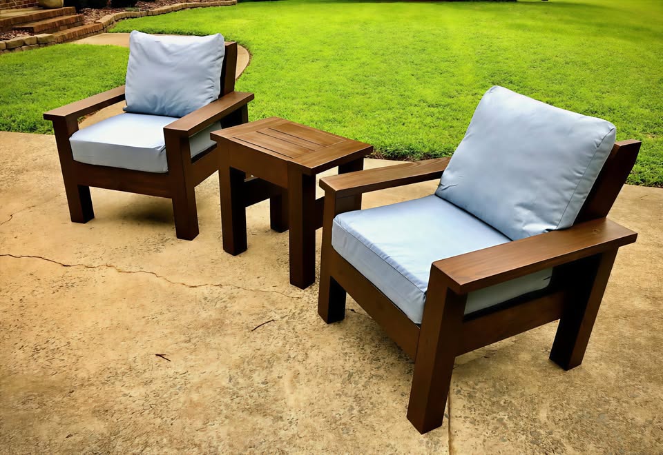 -Custom Summit™ Outdoor Chair Set + Table-
